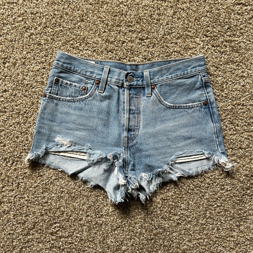 Levi’s 501 high rise cutoff denim jean shorts size 26